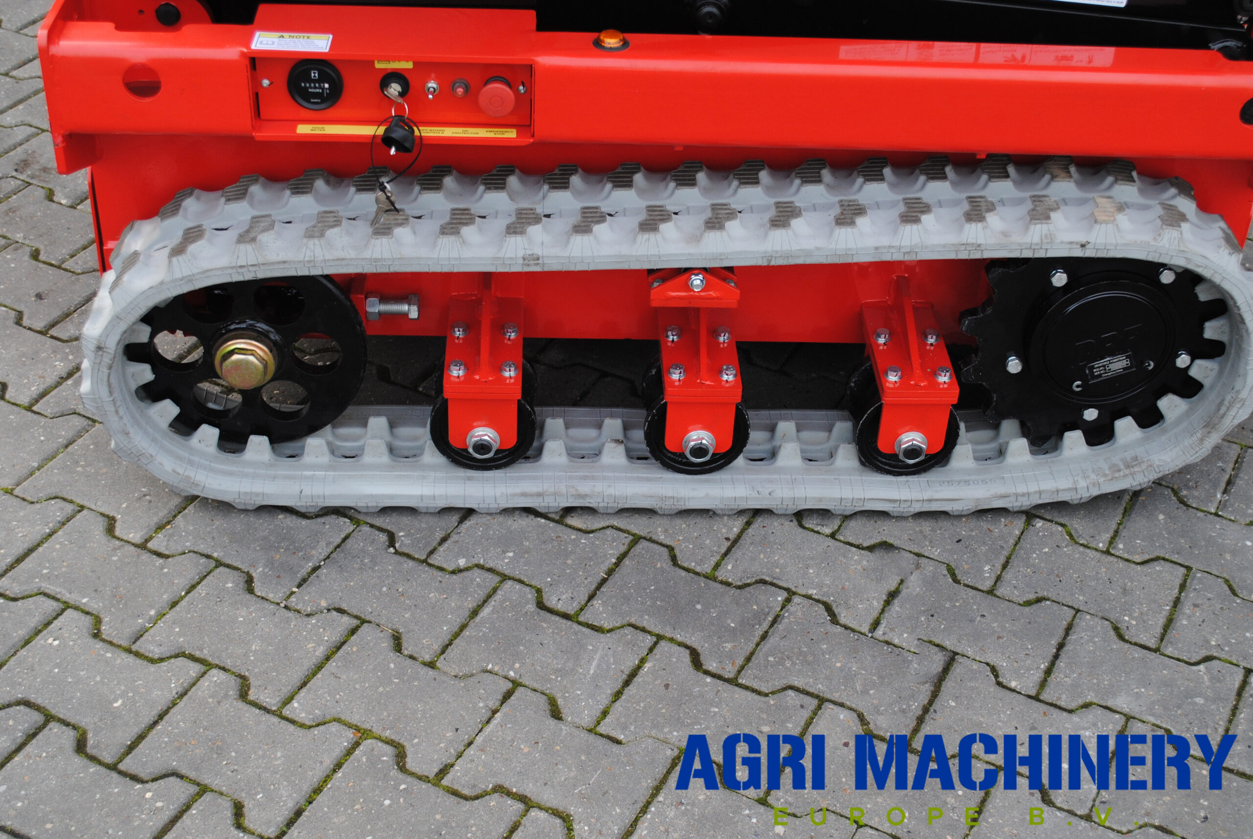 Rexus LD-SC06 compacte schaarhoogwerker op rupsbanden, stabiel en wendbaar voor veilig gebruik op oneffen of kwetsbare ondergronden