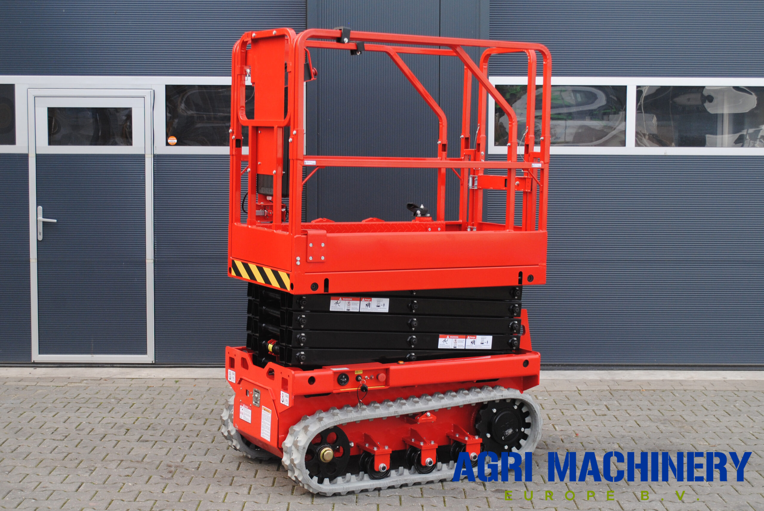 Rexus LD-SC06 compacte schaarhoogwerker op rupsbanden, stabiel en wendbaar voor veilig gebruik op oneffen of kwetsbare ondergronden